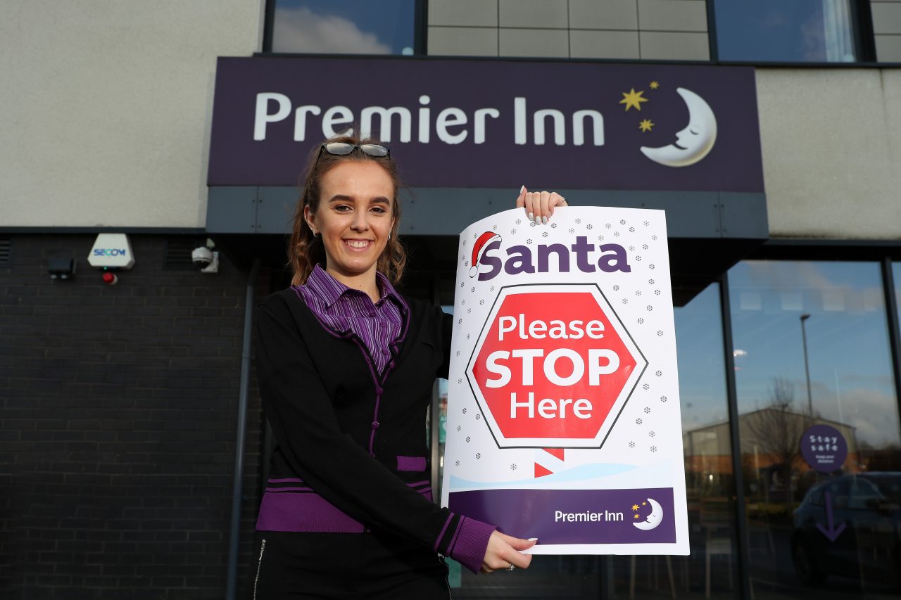 Af 031 Father Xmas Premier Inn Whi